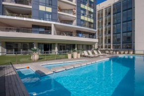 City Life Apartment with Rooftop Pool!